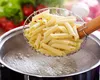 Apa de la paste nu se aruncă. Iată de ce bucătarii o numesc „aur lichid”