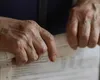 Când intră pe card pensiile în luna august. Cât CASS și impozit plătesc românii cu pensii de peste 3.000 de lei
