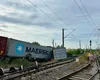 Trenurile nu mai circulă între Constanţa – Mangalia, după ce două vagoane ale unui tren de marfă au deraiat