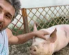 VIDEO Dragoș Bucur și aventurile de la țară: Are o scroafă care latră!