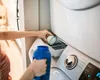 Economii la factura de detergenți: Cât poți salva cu un dedurizator de apă