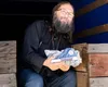 Îngerul păzitor al copiilor nevoiași: Preotul care ajută, an de an, 10.000 de elevi să meargă la școală cu demnitate: „Nu pot merge la școală cu o sacoșă și cu șlapi”