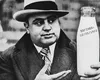 Al Capone, gangsterul preocupat de siguranța alimentară. Lui îi datorăm data de expirare de pe sticlele de lapte
