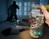 Jefuit de propria fiică! Un bărbat care muncea în străinătate de ani buni a rămas fără agoniseală după ce fiica lui i-a furat banii şi bijuteriile