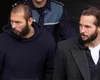 Clipe horror pentru Frații Tate! Un bărbat înarmat cu un pistol cu bile a vrut să intre peste ei în casă!