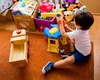 Scandal monstru la o grădiniță. O educatoare, acuzată că a agresat copiii și că le-a lipit gura cu bandă adezivă: „Doar așa ascultă porcii ăștia”