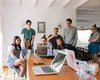Concedierile masive pun presiune pe piaţa muncii. Românii caută posturi unde să câştige bine, chiar dacă pe termen scurt, în schimb angajatorii îşi doresc stabilitate