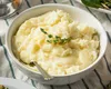 De ce piureul de cartofi e mai bun la restaurant. Cum îl poţi face la fel de gustos acasă, trucul ştiut doar de marii bucătari