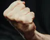 Preot din Neamț, cercetat penal după ce le-a demonstrat partenerei de viață și fiului că bătaia e ruptă din Rai