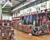Au apărut deja decorațiunile de Crăciun în magazine. Clienții au rămas fără cuvinte când au intrat într-un supermarket din România