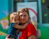 Sondaj Salvaţi Copiii: Reunirea familiilor din Diaspora este complicată. Mamele care muncesc în străinătate nu găsesc job în România