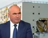 Prim-ministrul Ilie Bolojan, despre catastrofa din Rahova: „Unul dintre minusurile pe care le avem – mentenanța. La bloc, mulți oameni se îngrijesc strict de apartamentul lor, dar de casa scării nu”