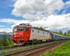 CFR Călători suspendă mai multe curse din cauza datoriilor de peste 100 de milioane de lei. Lista rutelor pe care nu se mai circulă