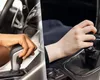 Ce se întâmplă atunci când ai permis pentru mașină cu transmisie automată și conduci un autoturism cu transmisie manuală. Puțini șoferi știu aceste lucruri