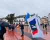 FOTO Protest la Timișoara: Susținătorii lui Călin Georgescu cer „adevărul din 6 decembrie 2024” și strigă „afară, afară cu hoții din țară”