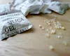 Ce conțin săculeții din cutiile noi de încălțăminte? Metodele ingenioase prin care pot fi refolosite
