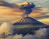 Un vulcan a erupt de zece ori în Indonezia, sute de oameni evacuaţi VIDEO