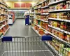 Românii vor avea „o masă de Crăciun mai austeră ca niciodată”. Cum se schimbă obiceiurile de cumpărare în timp de austeritate: „Au început să meargă la hipermarket ca la muzeu. Mai mult admiră produsele și cumpără doar după promoții”