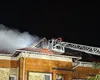 Incendiu puternic într-o pensiune din Delta Dunării. Peste 30 de turiști se aflau în clădire