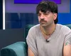 David Pușcaș suferă, de fapt, de o boală care îl împiedică să se angajeze. Este obligat de circumstanțe să cerșească pe TikTok