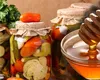 Murăturile în saramură cu miere, un adevărat deliciu. Rețeta pe care trebuie să o prepari pentru a te bucura de un gust demențial