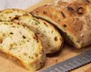 Rețete simple și delicioase de pâine de casă. Cu dovleac și mac sau ceapă prăjită, ambele îți lasă gura apă și se prepară foarte ușor