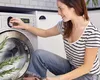 Motivul pentru care trebuie să pui o crenguță de rozmarin în cuva mașinii de spălat. Gospodinele adoră acest truc