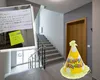 O studentă la Medicină în Cluj a pus anunț la scara blocului că urmează să dea petrecere de ziua de naștere. Reacția neașteptată a vecinilor: „Îmi tot bate cineva la ușă”