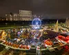 Târgul de Crăciun Bucureşti 2025. Piramidă de 10 metri înălţime, scenă felinar şi proiecţii pe faţada Palatului Parlamentului. Programul concertelor