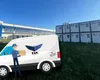 SENZAȚIONAL! Fan Courier, cea mai mare companie de curierat din România își cazează muncitorii nepalezi din depozit în containere suprapuse în curtea sediului de pe Centură Bucureștiului! În zona e doar câmp și nu există magazine, farmacii și nici măcar trotuare!