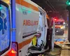 Accident bizar în Capitală. Un şofer care intrase cu maşina în stâlp a accelerat  brusc şi a lovit ambulanţele care sosiseră pentru primul ajutor