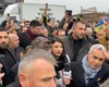 Călin Georgescu, aşteptat la Alba Iulia cu pancarte cu „Turul 2 înapoi”