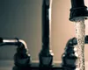DPS confirmă că apa care a părăsit stația Voila îndeplinește condițiile necesare pentru consumul sigur. Echipele DPS vor preleva probele și din sistemul de distribuție operat de Hidro Prahova