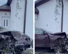 Un şofer beat a „zburat” cu un BMW în casa unui celebru influencer din România. „Rupt de beat, l-a luat Poliţia!” VIDEO