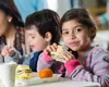 Peste 540.000 de copii vor primi zilnic masă caldă sau pachet în 2026 prin programul „Masă sănătoasă”