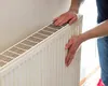 Ce poţi face când apa caldă sau căldura ajunge mai puţină sau deloc în apartamentul tău. Legea este clară!