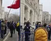 Protest al ”suveraniștilor” în fața Parchetului General. ”Stegarul dac” se află printre participanți