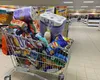 Supermarketul cu 346 de magazine se închide. Angajaţii vor fi concediaţi, se face chetă pentru salarii comepnsatorii