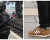 Scandal uriaș pe net după viralizarea unui cerșetor cu geacă Moncler și încălțări Adidas. ”Așa arată sărăcia în Germania!”