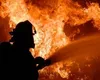 Incendiu într-o cameră a unui fost hotel din Râmnicu Vâlcea: 30 de oameni au fost evacuați. Două persoane au murit în incendii produse în Craiova și Târgu Mureș