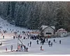 Pârtiile sunt pline ochi, deși vacanța s-a terminat. Cât costă un skipass în Poiana Brașov