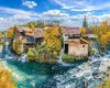 Locul de pe pământ unde natura și omul s-au unit: Satul european cu 23 de cascade la ferestrele caselor