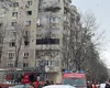 O persoană a suferit arsuri şi 30 de vecini au fost evacuaţi în urma unui incendiu într-un bloc din capitală.