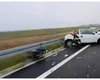 Accident între o maşină şi un autocar cu 38 de copii. Şoferul autoturismului a fost rănit