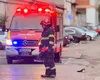 Explozie urmată de incendiu major în București. O persoană, găsită moartă sub dărâmături