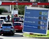 Prețul carburanților crește pentru a treia zi consecutiv. Anunțul președintelui Nicușor Dan despre taxele pe carburant