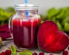 Avertismentul medicilor. De ce nu ar trebui să consumi suc de sfeclă dacă suferi de diabet: „Nu e tratament. E, de fapt, o bombă de carbohidrați lichizi!”