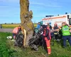 Accident grav în Constana. O tânără de 20 de ani a intrat cu mașina într-un copac și a fost găsită inconștientă