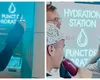 VIDEO Alternativă gratis la apa de 15 lei sticla vândută pe aeroport! De unde pot ”alimenta” călătorii ajunși pe Otopeni sau Băneasa