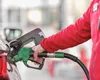 Câți bani economisesc românii la pompă după cele două tăieri ale Guvernului